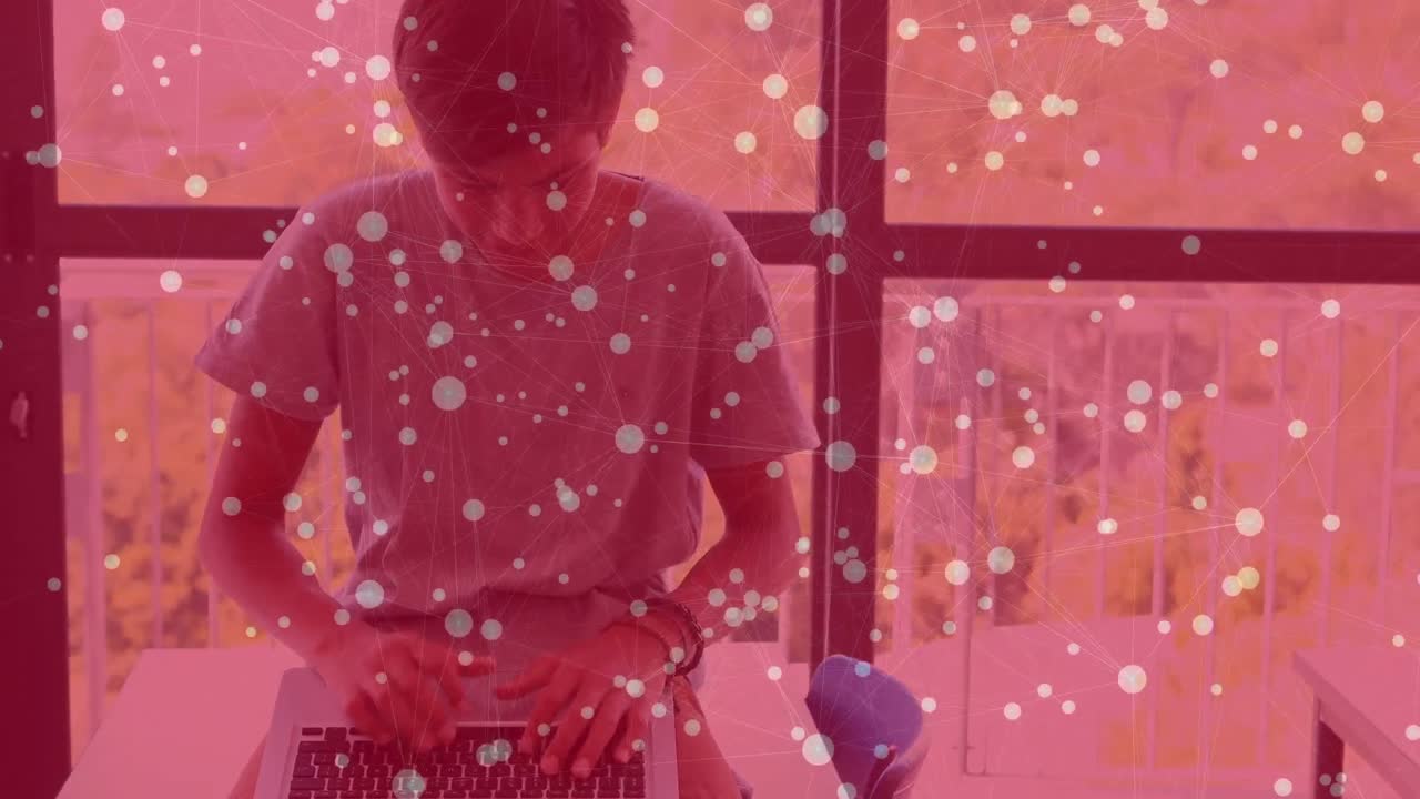 анимация конфети, падающей на спортивный текст