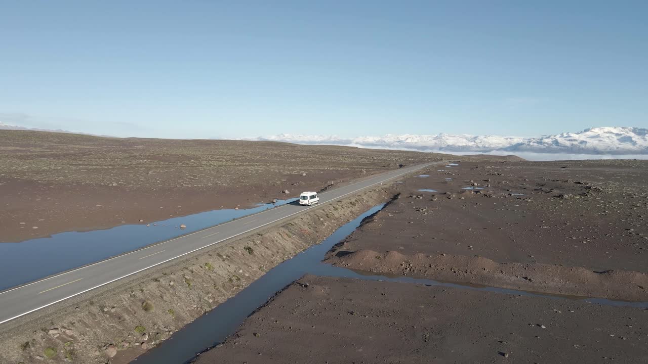 tomas aereas del inicio del descenso hacia chivay, cañon del colca, peru