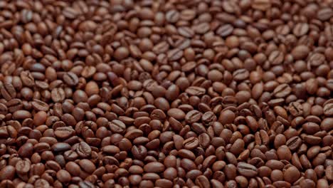 fondo giratorio con bucle de marco completo de granos de café tostados