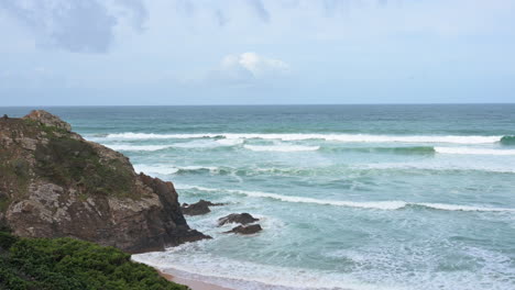 Nordatlantikküste-Des-Naturparks-Alentejo-Und-Vicentine-Mit-Brechenden-Wellen-Und-Strand