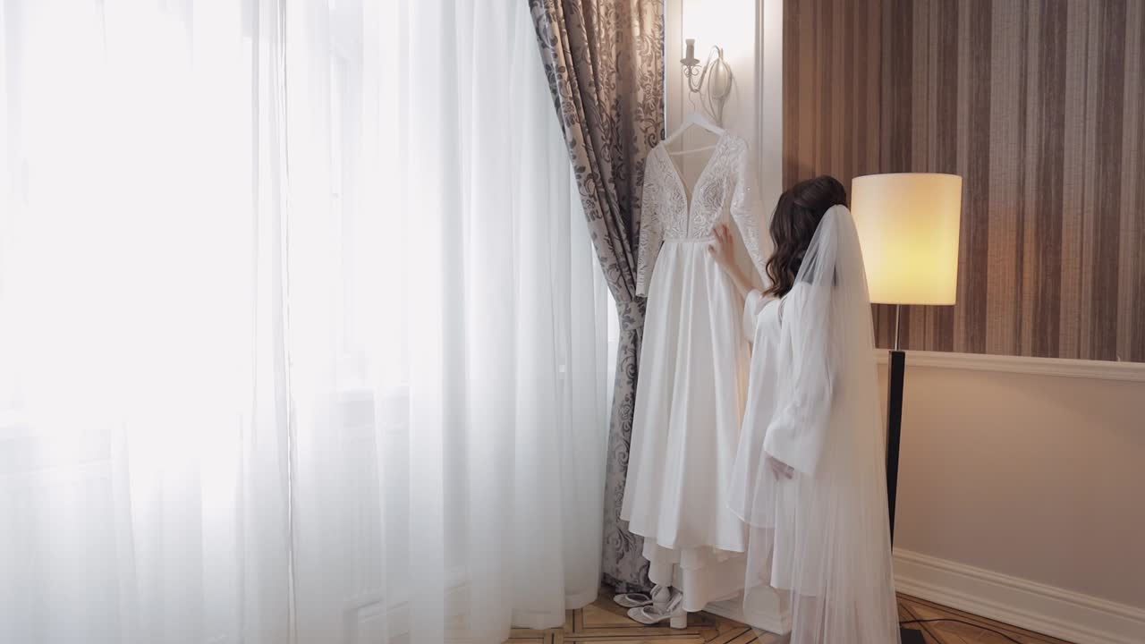 신부 가 결혼식 을 준비 하고 있다