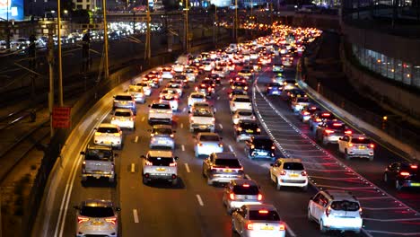 Statische-Aufnahme-Des-Staus-Auf-Der-Ayalon-autobahn-In-Tel-Aviv-Bei-Nacht,-Israel