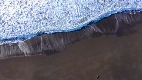 Drone-descending-over-Pacific-Ocean-waves-and-beach-in-Oregon,-no-people