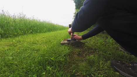 destroying a lipo-battery with a nail and a hammer