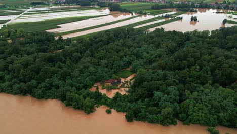 Horribles-Imágenes-Aéreas-De-Drones-4k-De-Pueblos-Inundados-En-Podravje,-Eslovenia,-Durante-Agosto