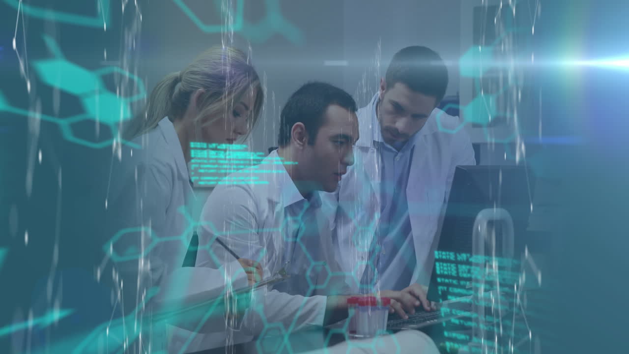 vídeo de composición digital de la interfaz digital médica contra el equipo de médicos que utilizan la computadora