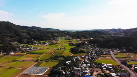 Kleines-Dorf-Auf-Dem-Land-Von-Japan