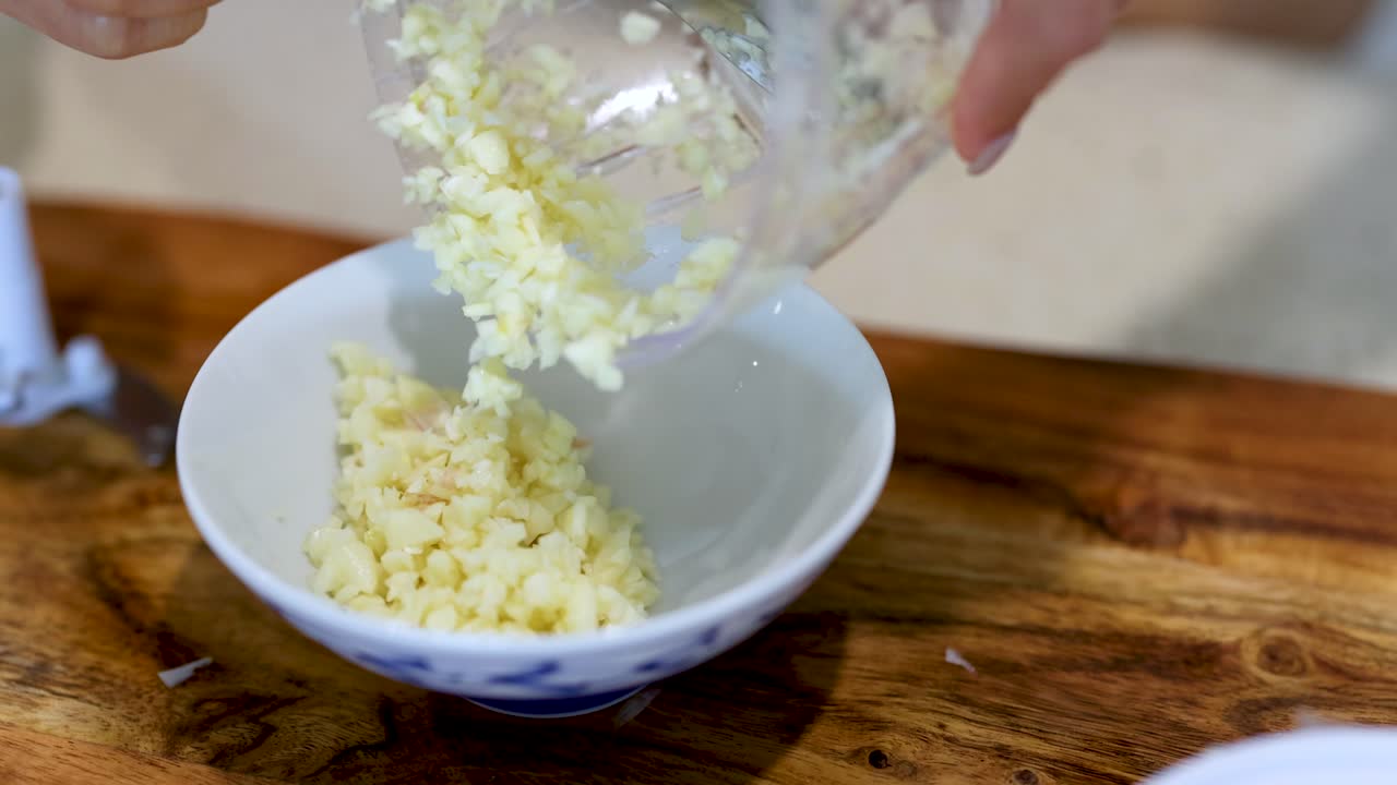 Mincing Garlic