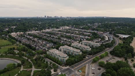 comunidad residencial en un día nublado en ontario, canadá