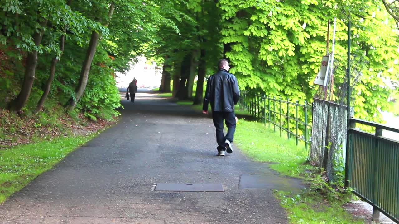 산책 공원 골목