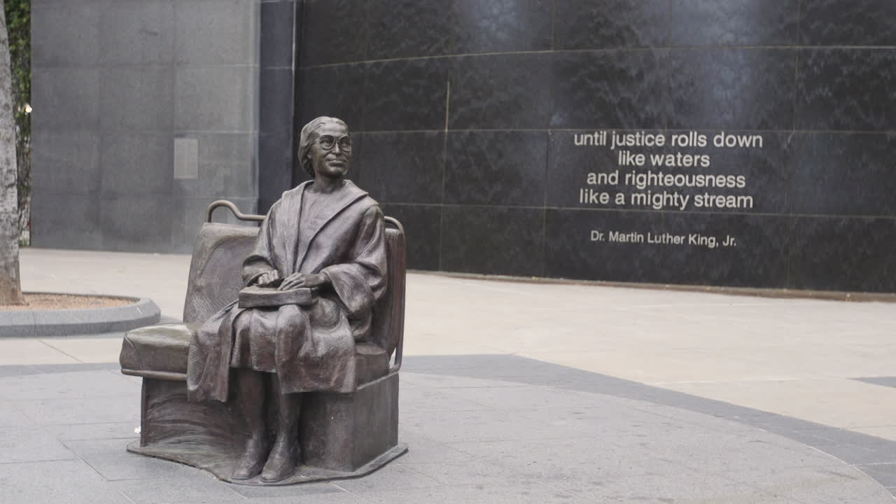 텍사스  ⁇ 러스의 로사 파크스 플라자