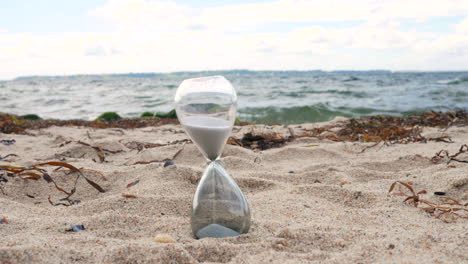 hour-glas-on-the-beach