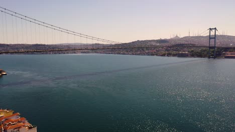el puente de los mártires del 15 de julio, el puente del bósforo desde el cielo.