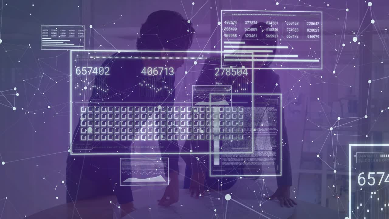 Par lener seg fremover mens animerte paneler og tall overlagres, tastaturet vokser frem, de gjennomgår data