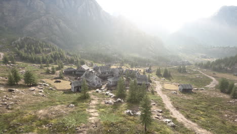 vista de un antiguo pueblo italiano en las montañas de los apeninos