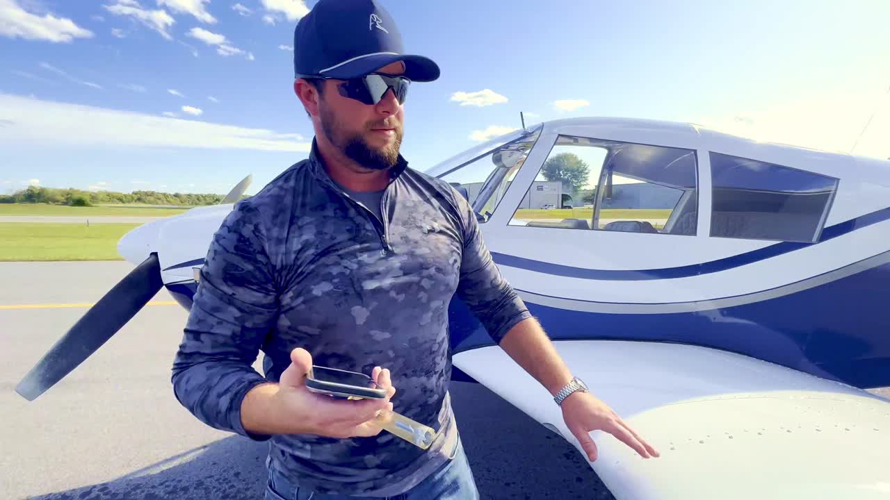 app per telefono cellulare utilizzata nell'ispezione pre-volo di piper cherokee 180 pre-volo