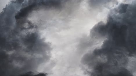 Punto-De-Vista-De-4k-Dentro-De-Las-Nubes-Cumulonimbus-Moviéndose-En-El-Cielo