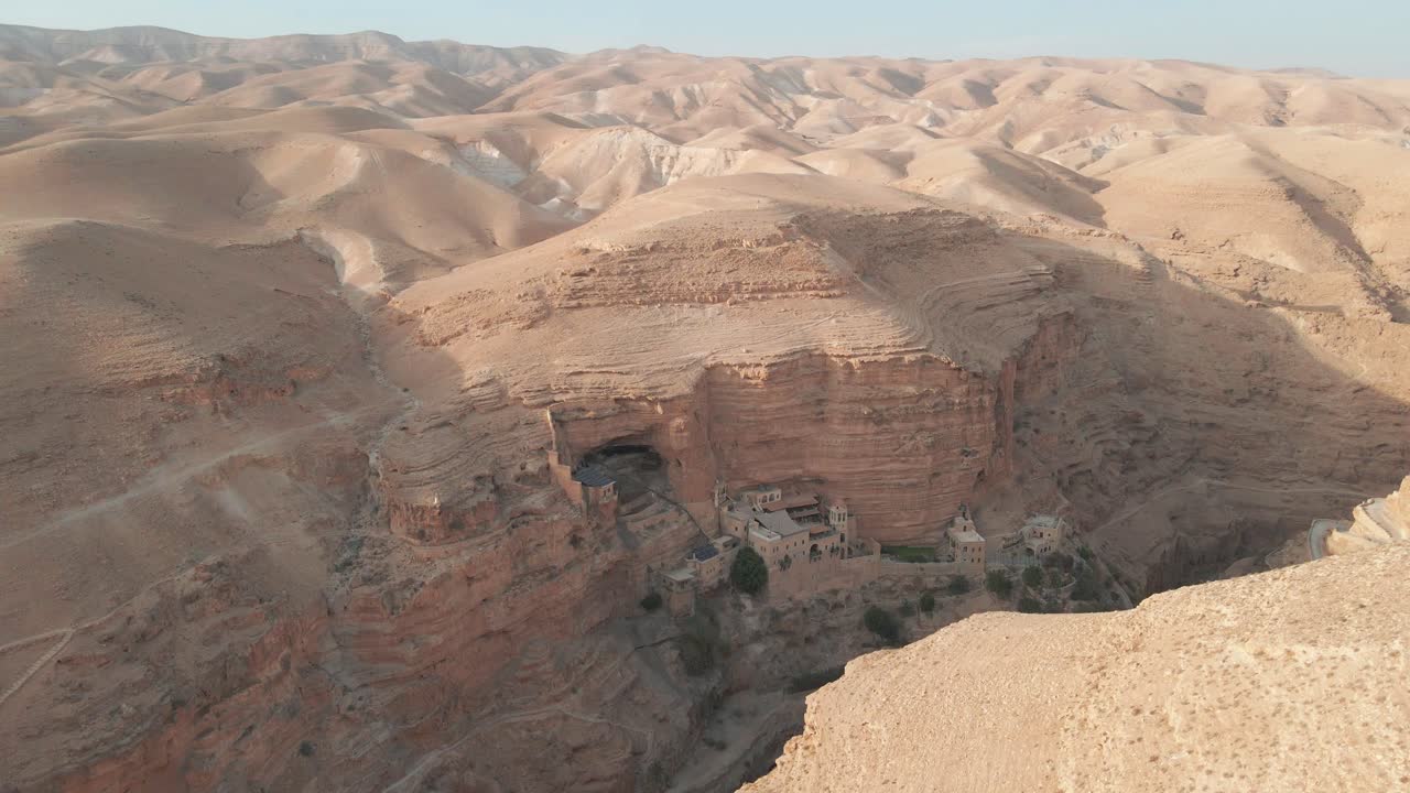 산에서 오래 된 교회