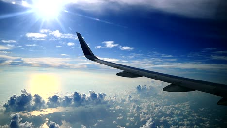 vista del sol de la mañana desde las ventanas de los aviones comerciales.