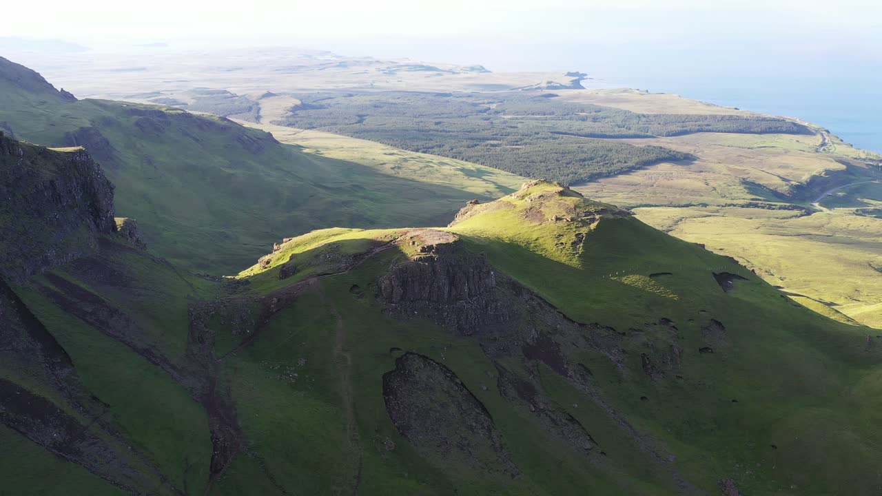스토르 노인의 높은 능선에 숨겨진 호수의 공중 노출 샷