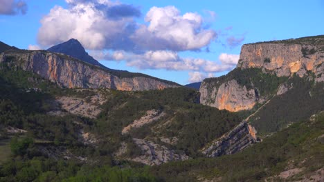 Las-Hermosas-Estribaciones-De-Los-Alpes-Cerca-De-Provenza-Francia