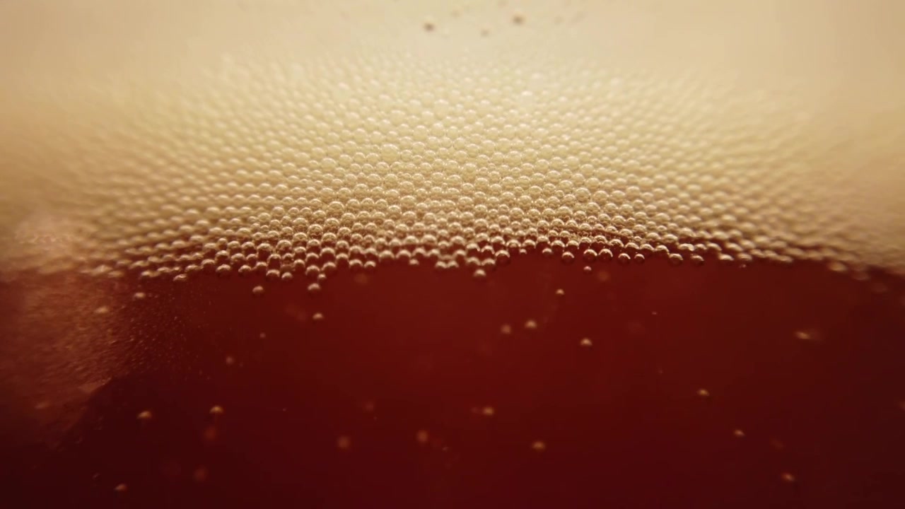 Birra in un bicchiere. Ripresa macro