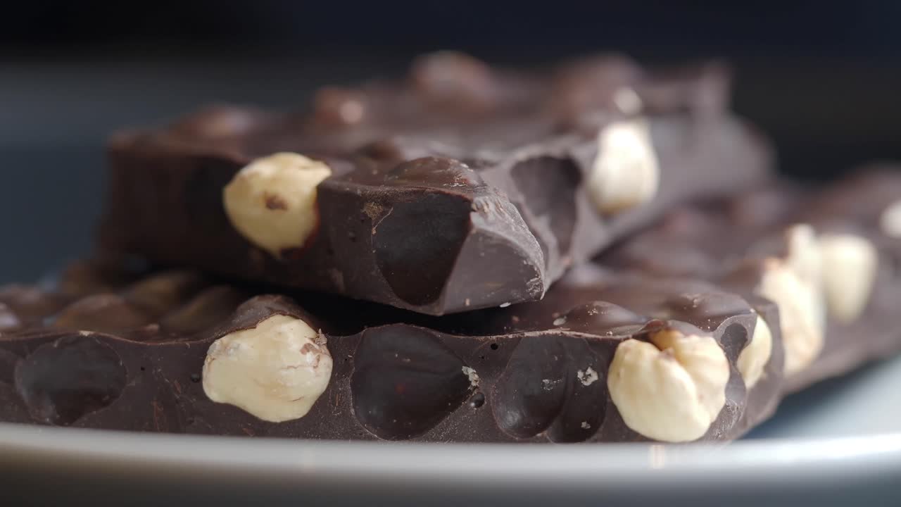 Cioccolato con nocciole