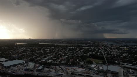 tormentas eléctricas llegan desde el oeste en sydney, australia