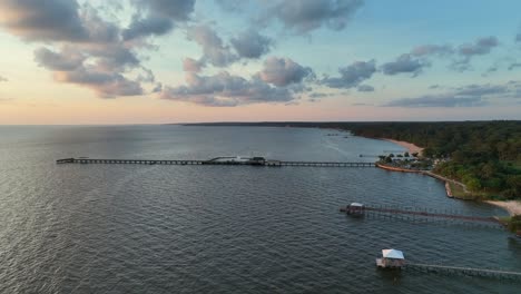 Fairhope-pier-and-Marina-on-Mobile-Bay,-Alabama