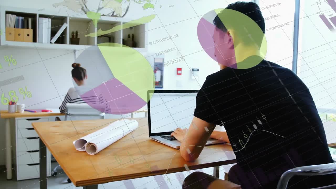 사무실에서 노트북을 사용하는 두 인종의 남자의 뒤쪽 시야에 대한 통계 데이터 처리 애니메이션