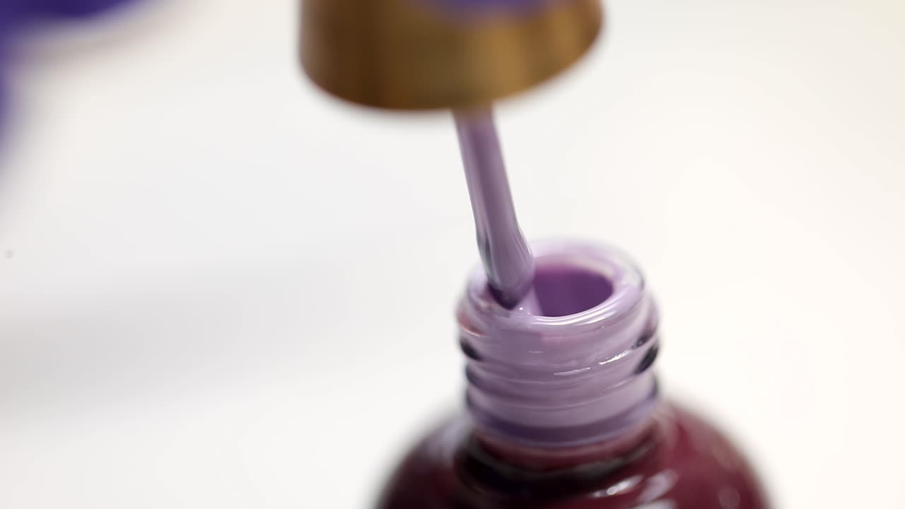 전문 매니큐어사 4k가 수행한 매니큐어