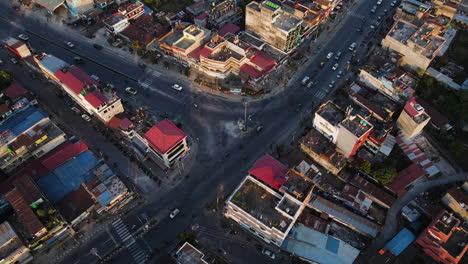 Straßen-Und-Straßen-In-Der-Stadt-Pokhara-In-Nepal---Luftdrohnenaufnahme