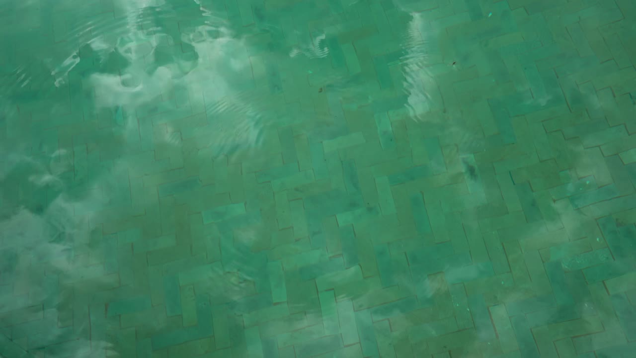 Serene poolside scene in Marrakesh reflecting peaceful clouds