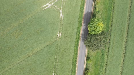 Eine-Luftaufnahme-Einer-Landstraße-In-Wiltshire,-England