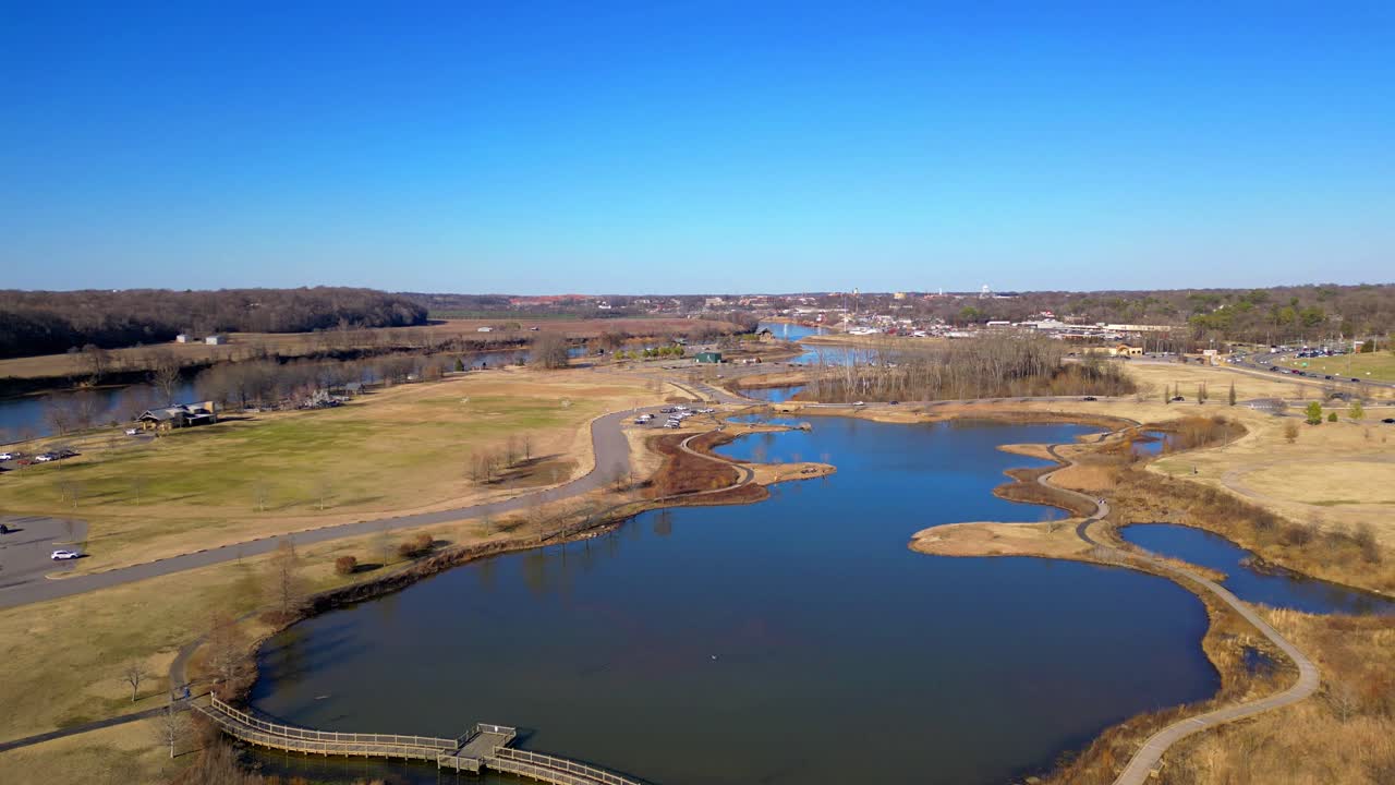 zona de pesca en liberty park en clarksville, tennessee
