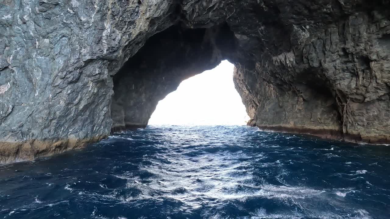 Sailing through the hole in the rock in the bay of islands, New Zealand