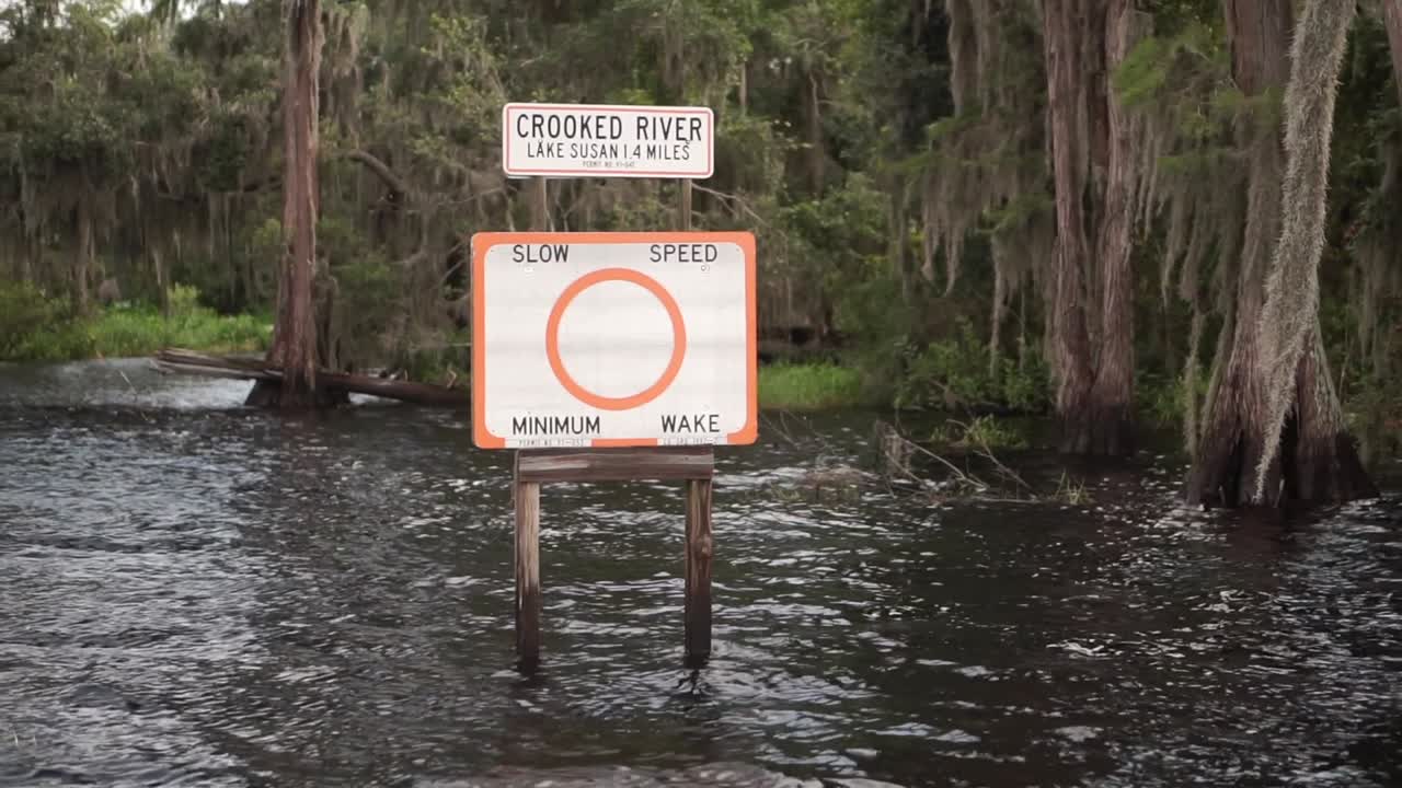 HD footage of the Crooked River entrance sign on the chain of lakes in Clermont, FL