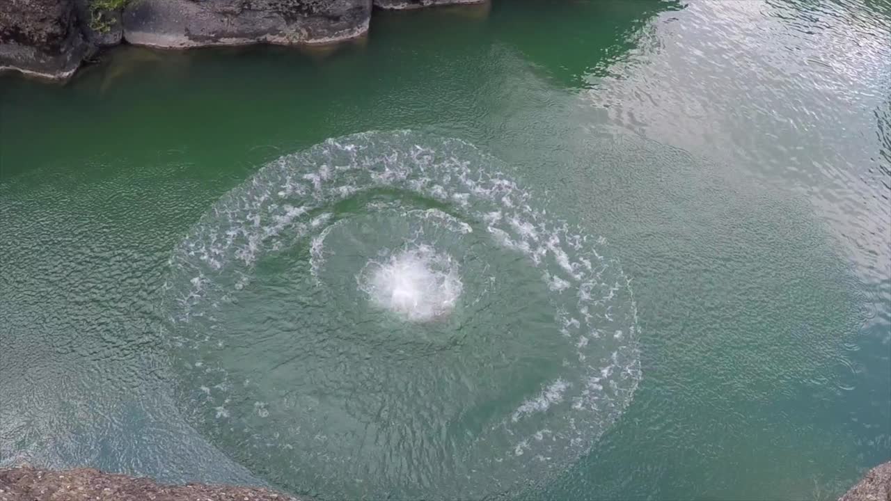 캐논볼을 강으로 점프