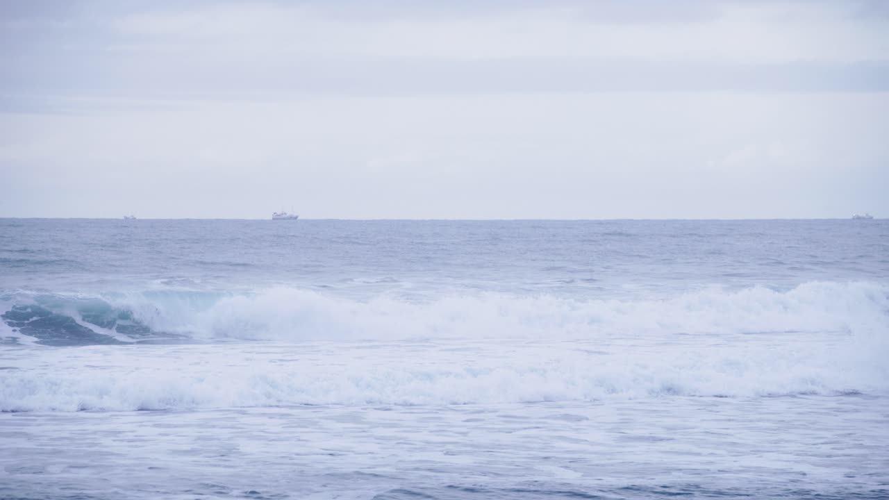 대서양의 흐린 날 해안파괴 컬링, 슬로우 모션