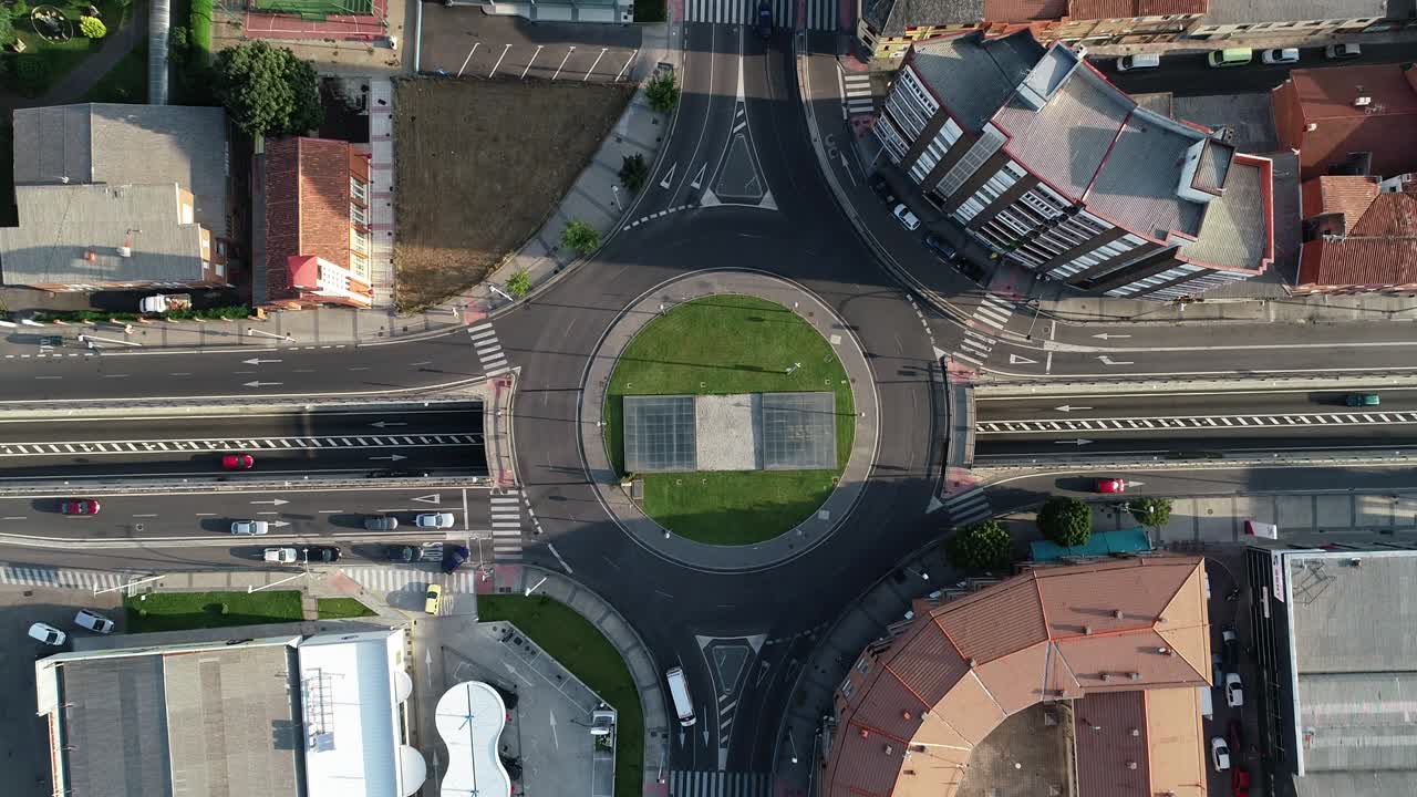 vista aérea de la rotonda de león, españa. 4k