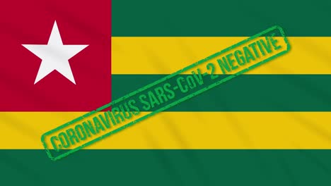 togo ondeando la bandera con el sello verde de la libertad del coronavirus, bucle