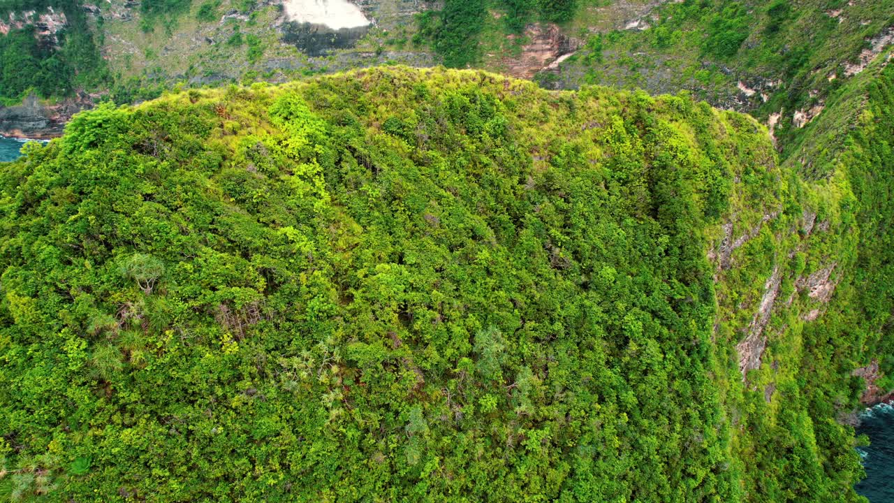 playa de kelingking, paisaje verde de drones de 4k en nusa penida, indonesia