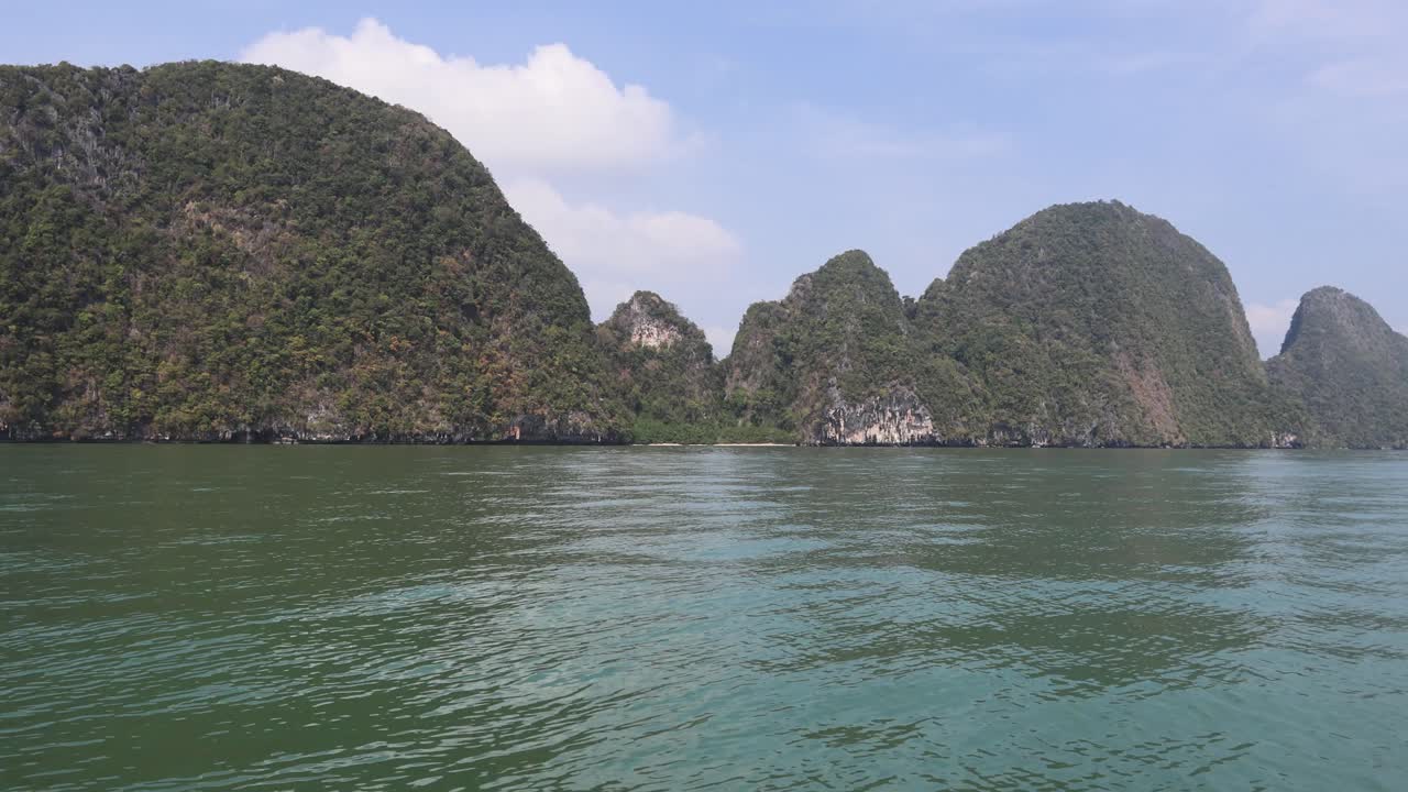 카르스트 산과 물의 파노라마 풍경