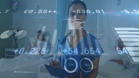 animación de procesamiento de datos y estadísticas sobre una doctora con clipboard