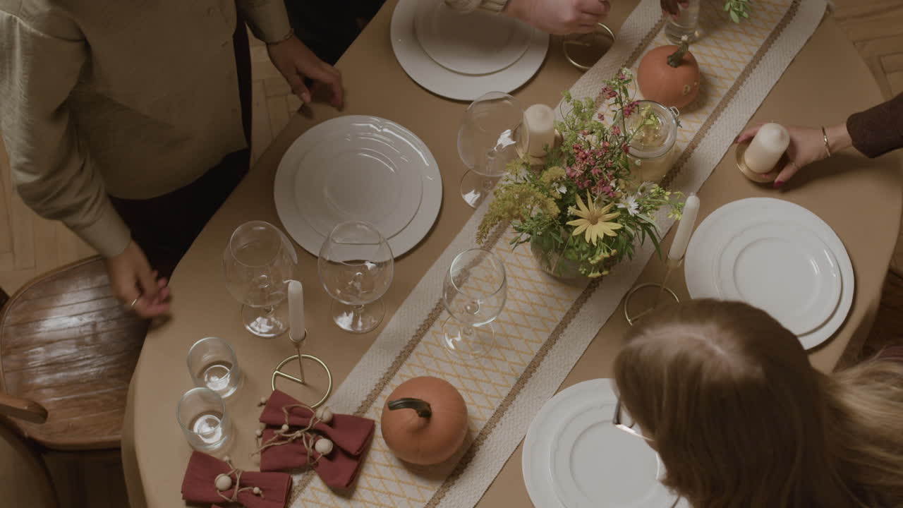 Thanksgiving Table Setting Decor