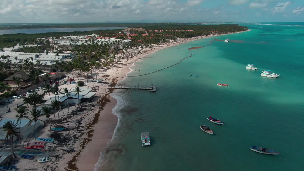 playa de punta cana en un vuelo de dron