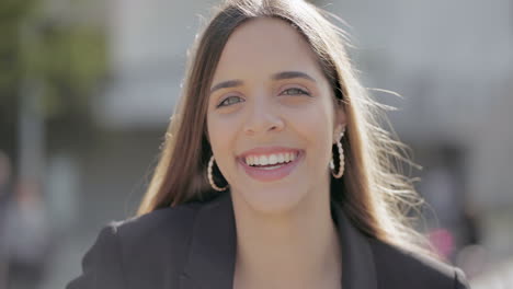 Attractive-young-woman-smiling-at-camera