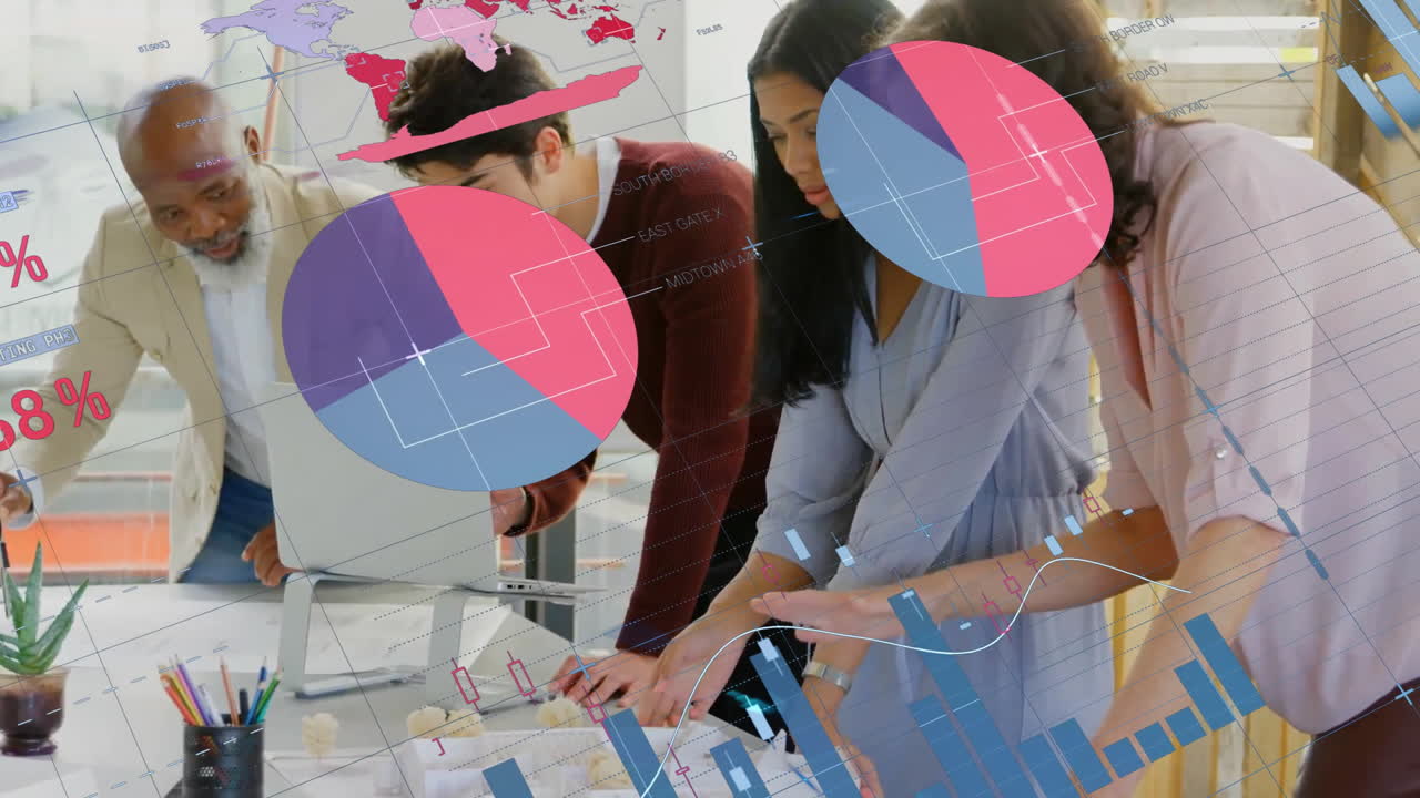 animación del procesamiento de datos sobre diversos colegas que se reúnen en la oficina