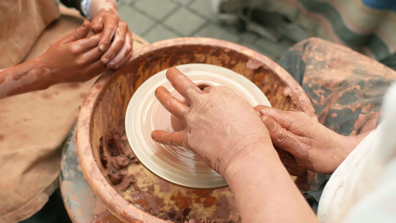 창조는 진 비를 고 있습니다.