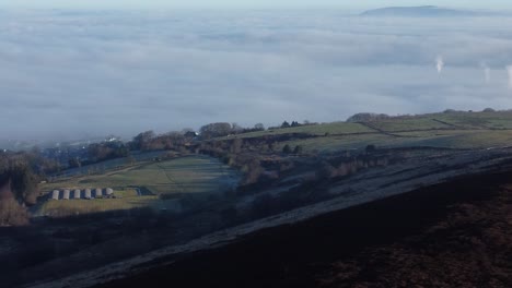 Lancashire-Agricultura-Campo-Aéreo-Nublado-Brumoso-Valle-Rural-Paisaje-Pan-Izquierda